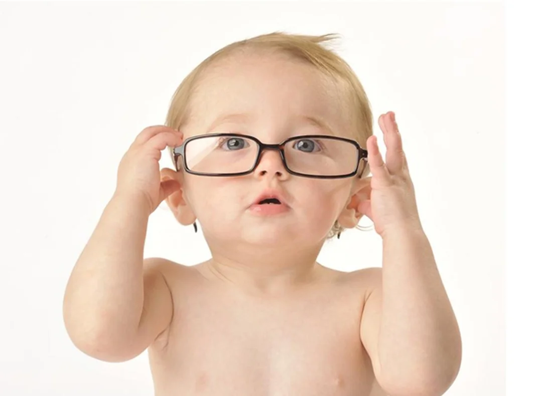 Cận thị có di truyền không và các câu hỏi phụ huynh thường gặp