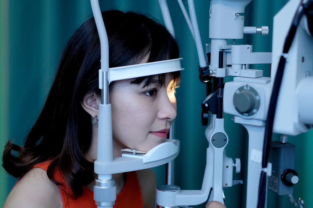 Khám chuyên sâu cho người cận thị nặng cận thị nặng cần khám chuyên sâu trước khi điều trị