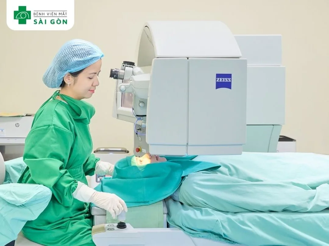 mổ cận thị bao nhiêu tiền khi dùng Femto LASIK