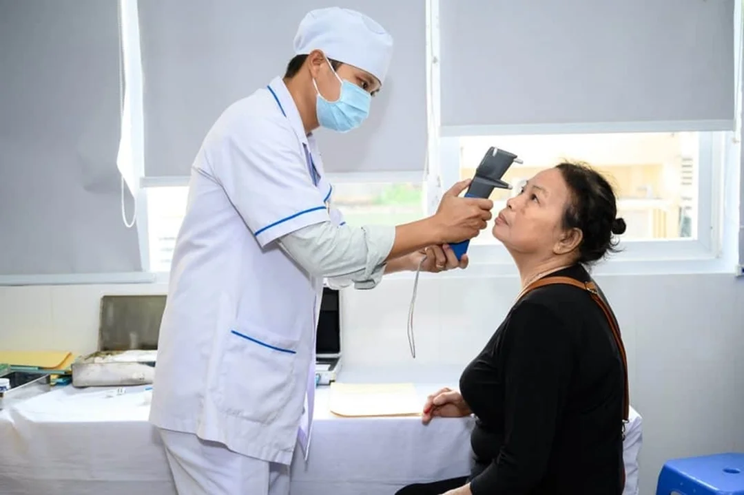 So sánh các phương pháp mổ cận thị lasik và femto lasik So sánh các phương pháp mổ cận thị lasik và femto lasik