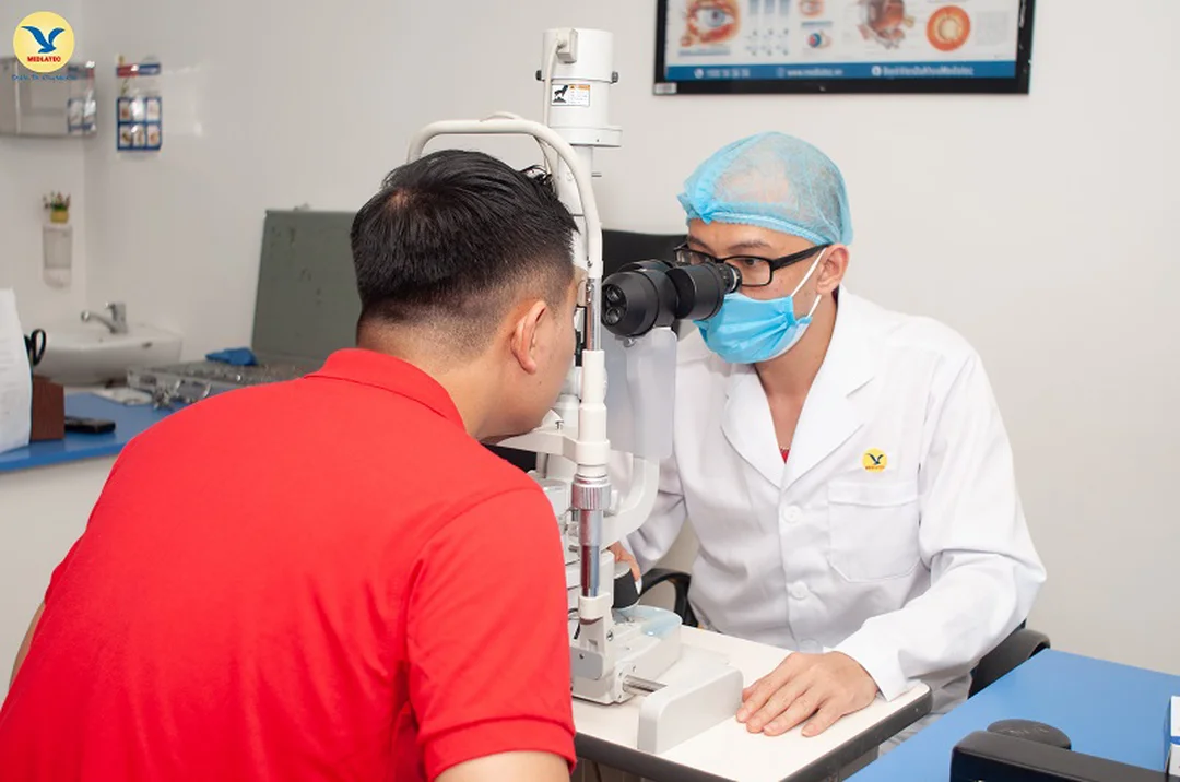 thoái hóa võng mạc cận thị cần điều trị theo tổn thương cụ thể