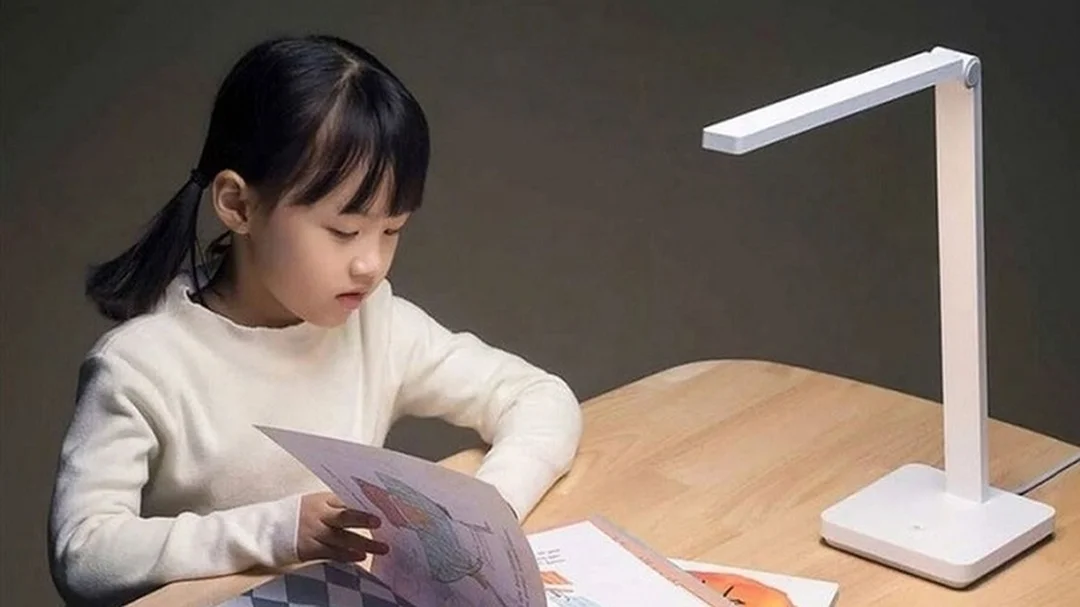 Tư thế ngồi học giúp phòng tránh cận thị học đường ở học sinh Tư thế ngồi học giúp phòng tránh cận thị học đường ở học sinh