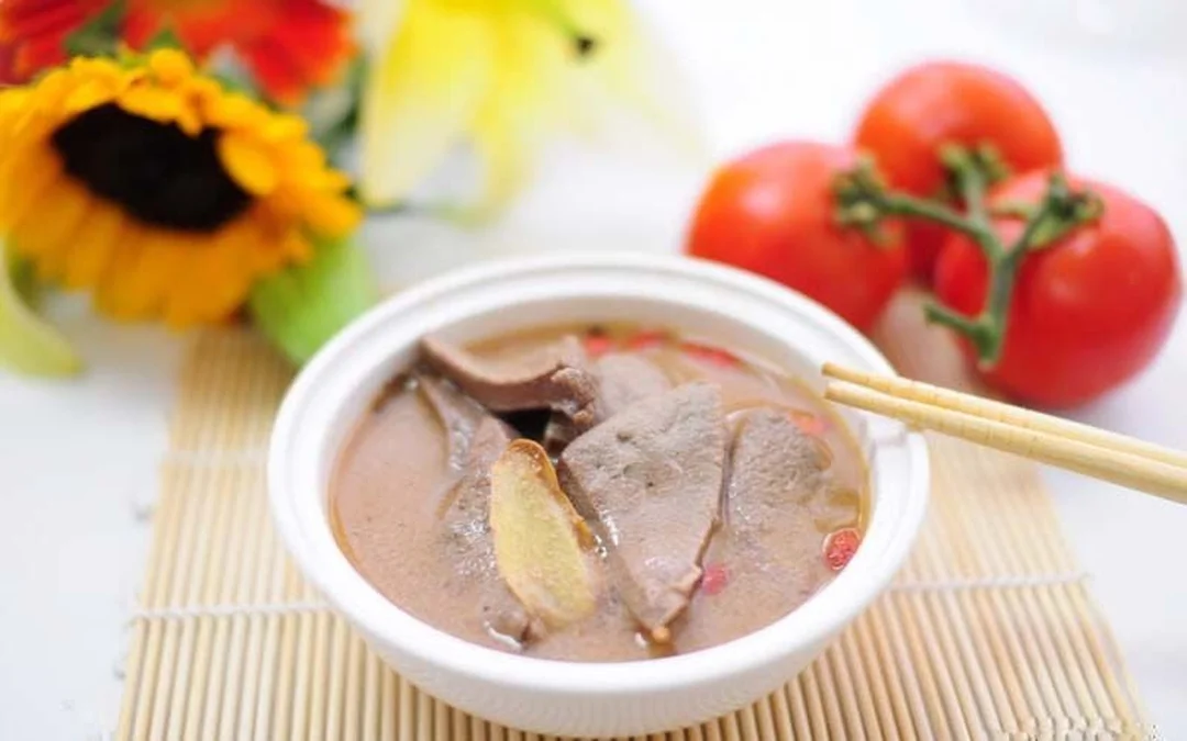 bài thuốc dân gian chữa cận thị dạng món canh gan lợn trứng gà
