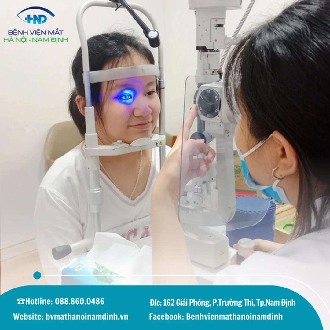 cận thị nhìn như thế nào cần đi khám đo khúc xạ