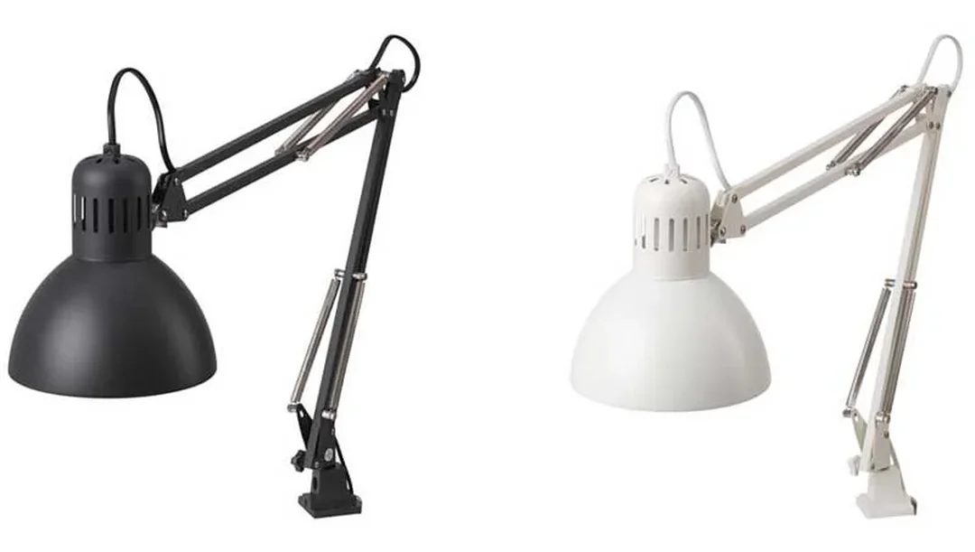 Đèn học kẹp bàn chống cận thị chao tròn đèn học kẹp bàn chống cận thị màu đen có chao tròn điều chỉnh góc