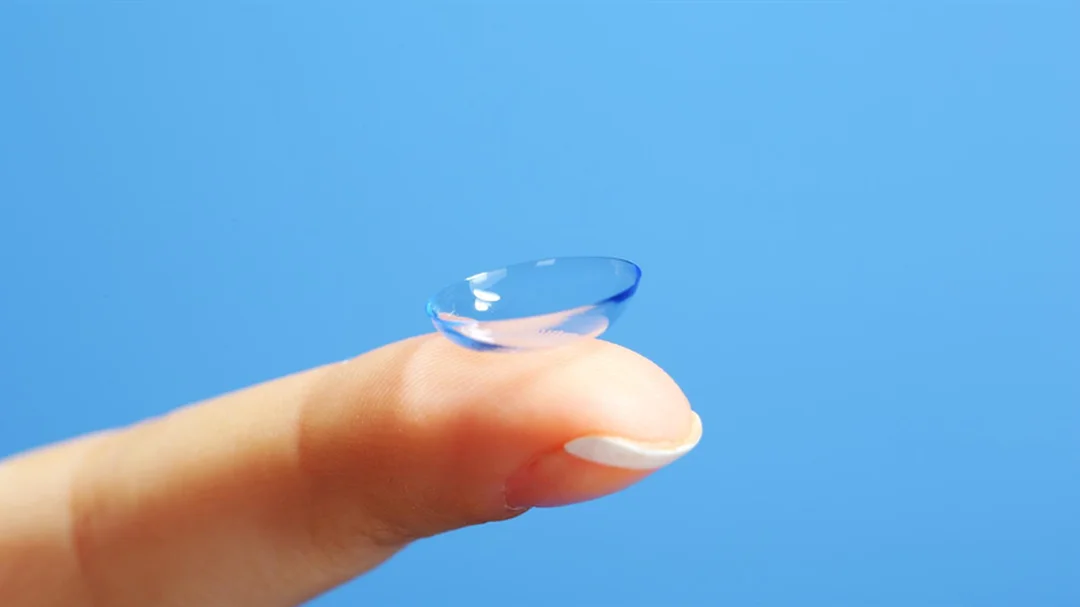 giá kính áp tròng cận thị 6 tháng và câu hỏi thường gặp khi mua lens