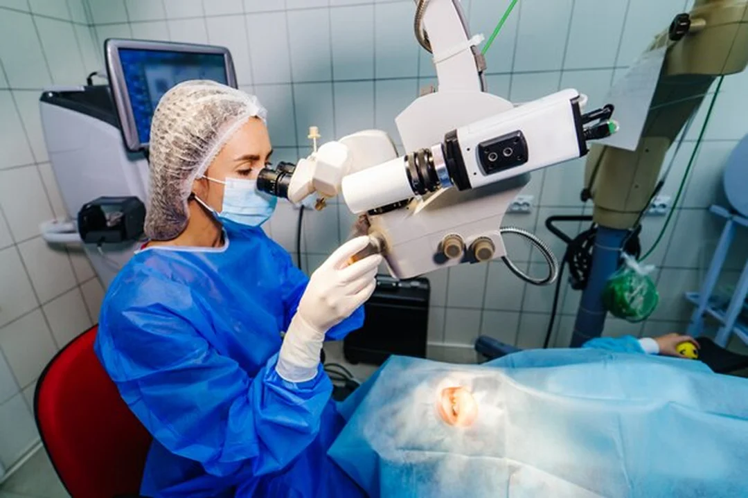 quy trình phẫu thuật ảnh hưởng đến chi phí mổ cận thị